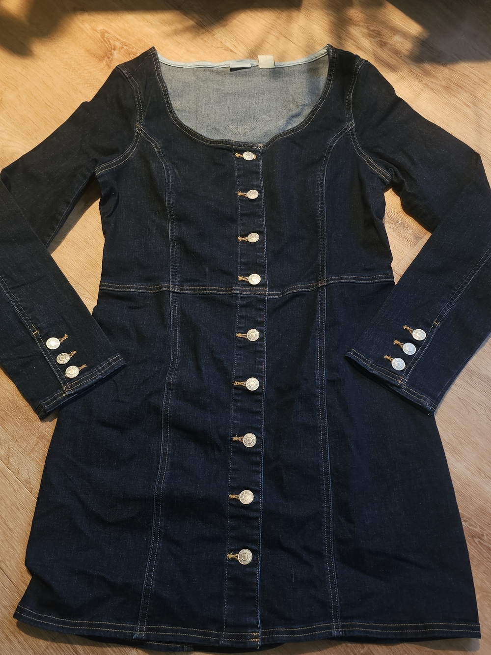 Levi's long-sleeve button-front denim dress in a dark wash Medium Womens